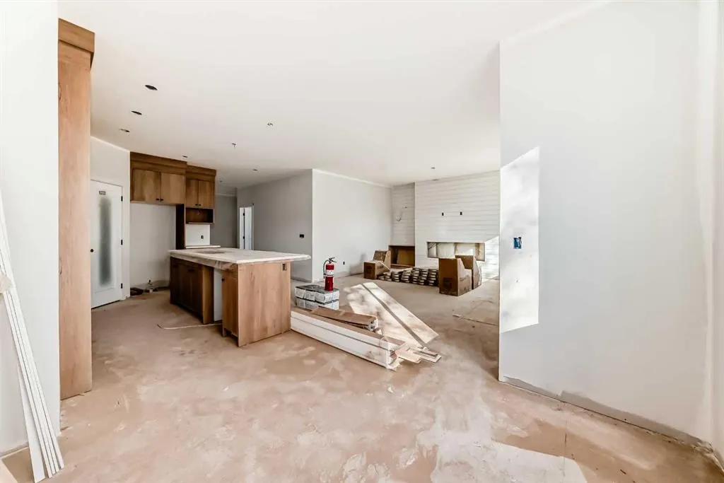 5821 Maple Cres