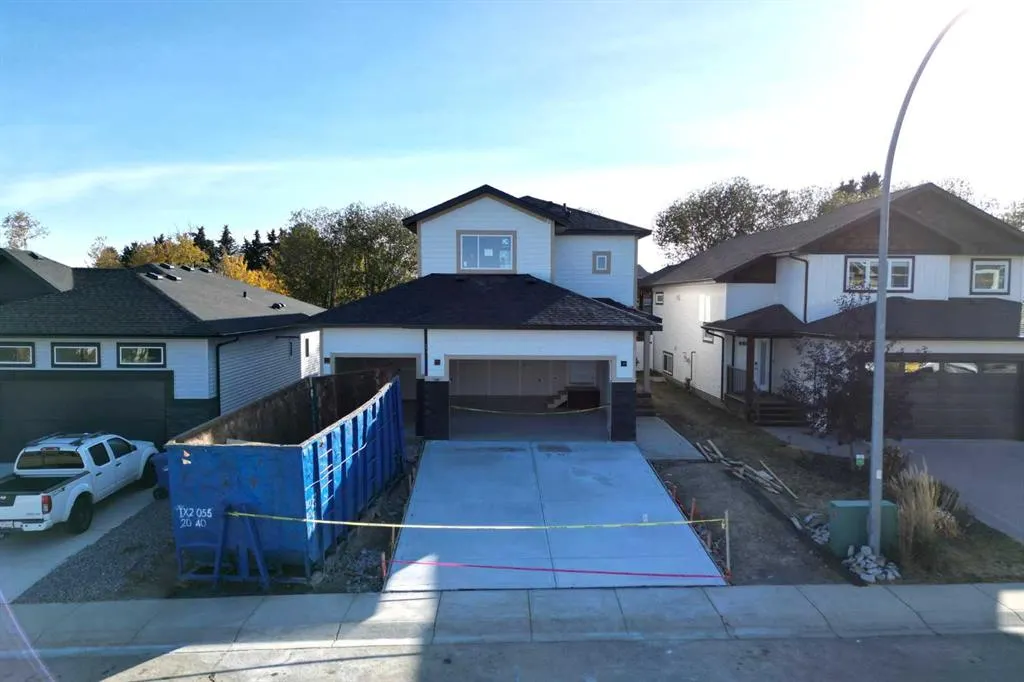 5821 Maple Cres