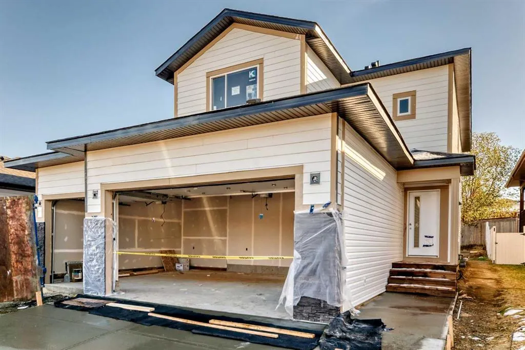 5821 Maple Cres