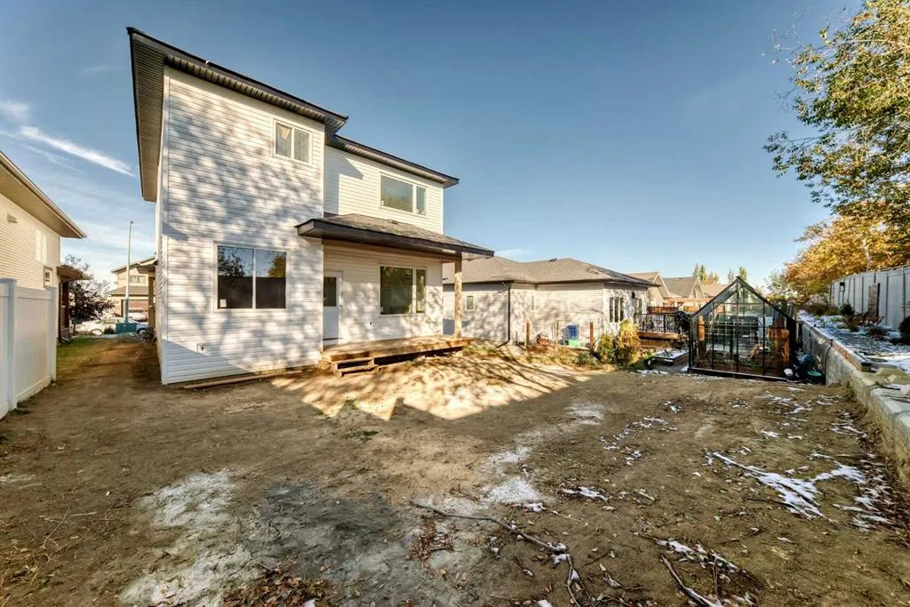 5821 Maple Cres