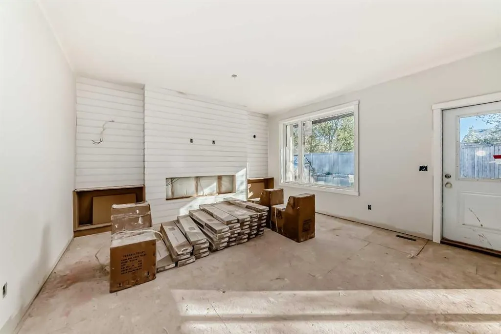 5821 Maple Cres