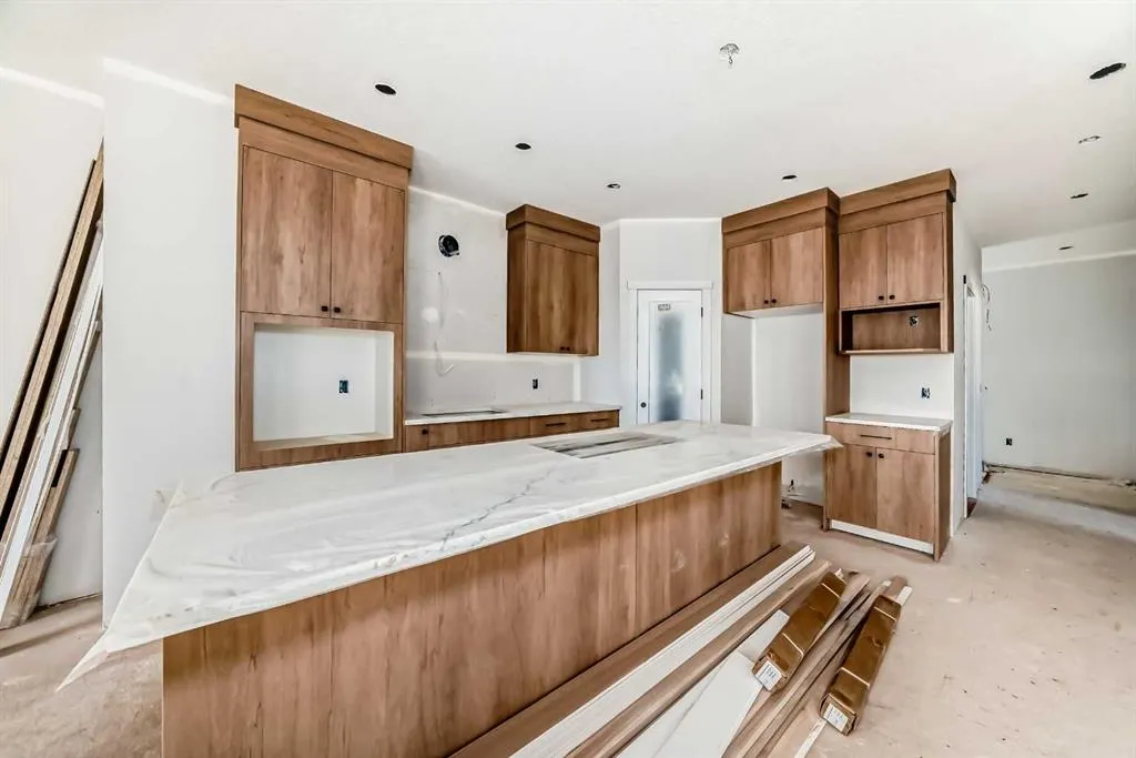 5821 Maple Cres