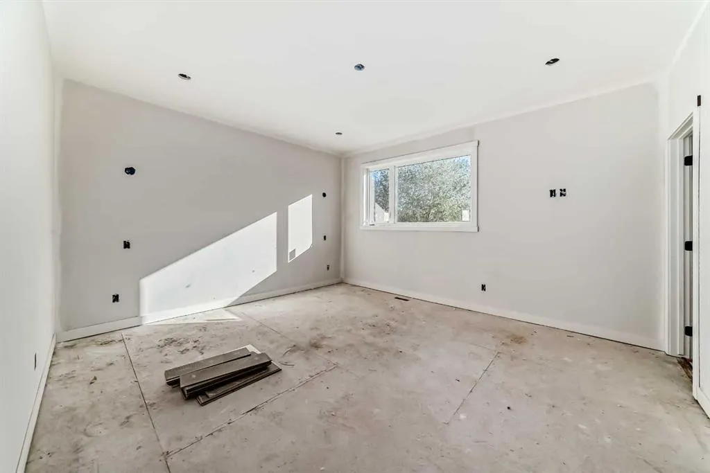 5821 Maple Cres
