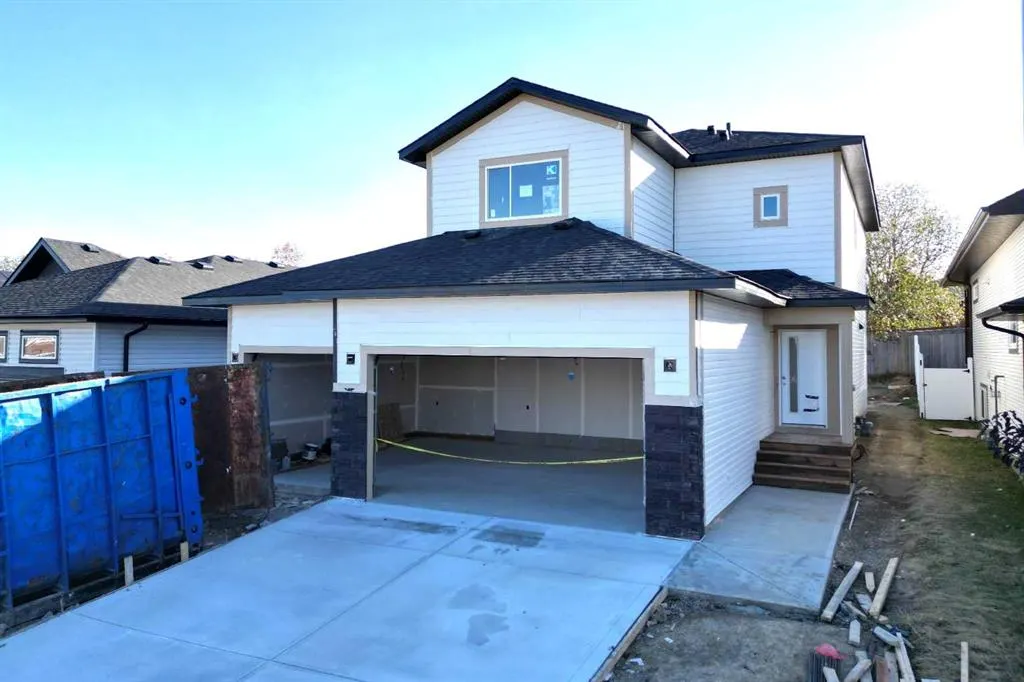 5821 Maple Cres