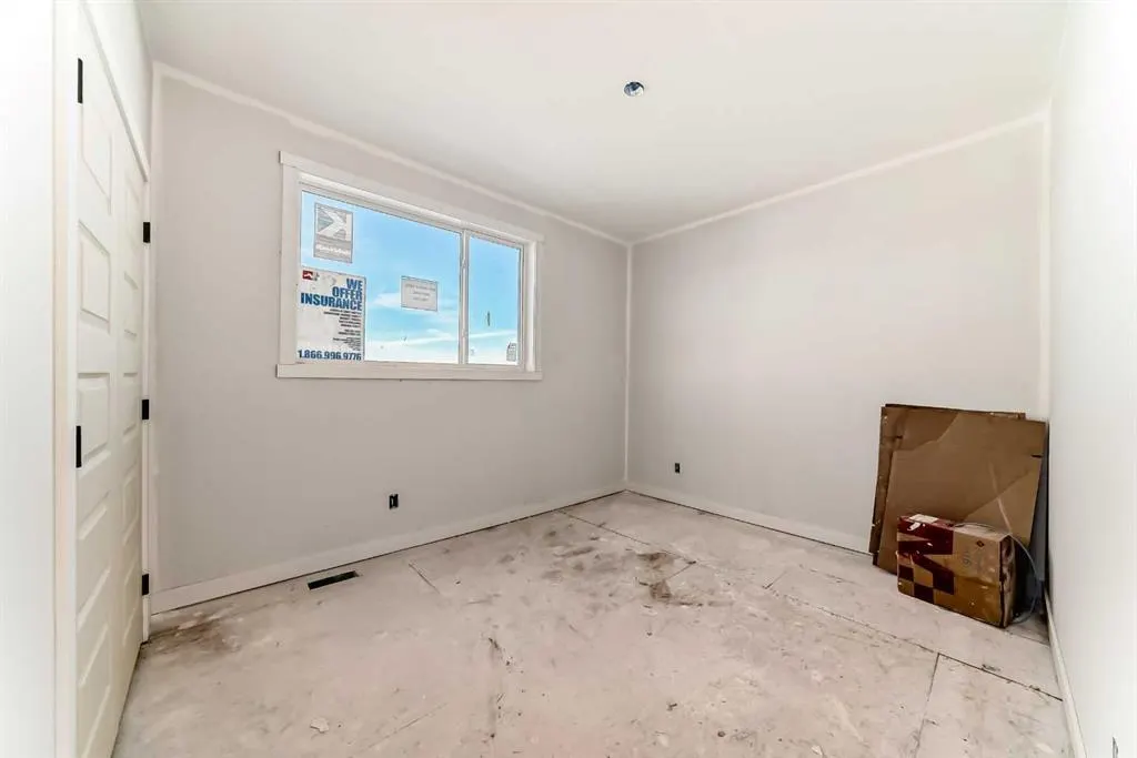 5821 Maple Cres