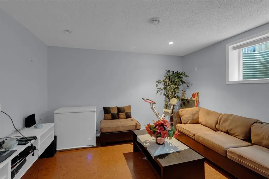 186 Everglen Rise SW