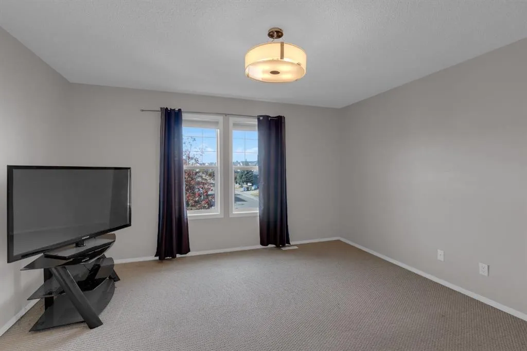 186 Everglen Rise SW