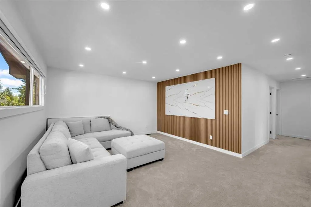 4239 Vauxhall Crescent NW