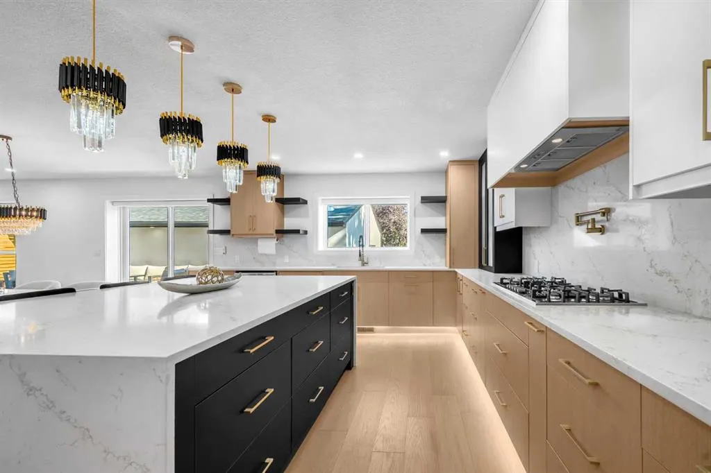 4239 Vauxhall Crescent NW