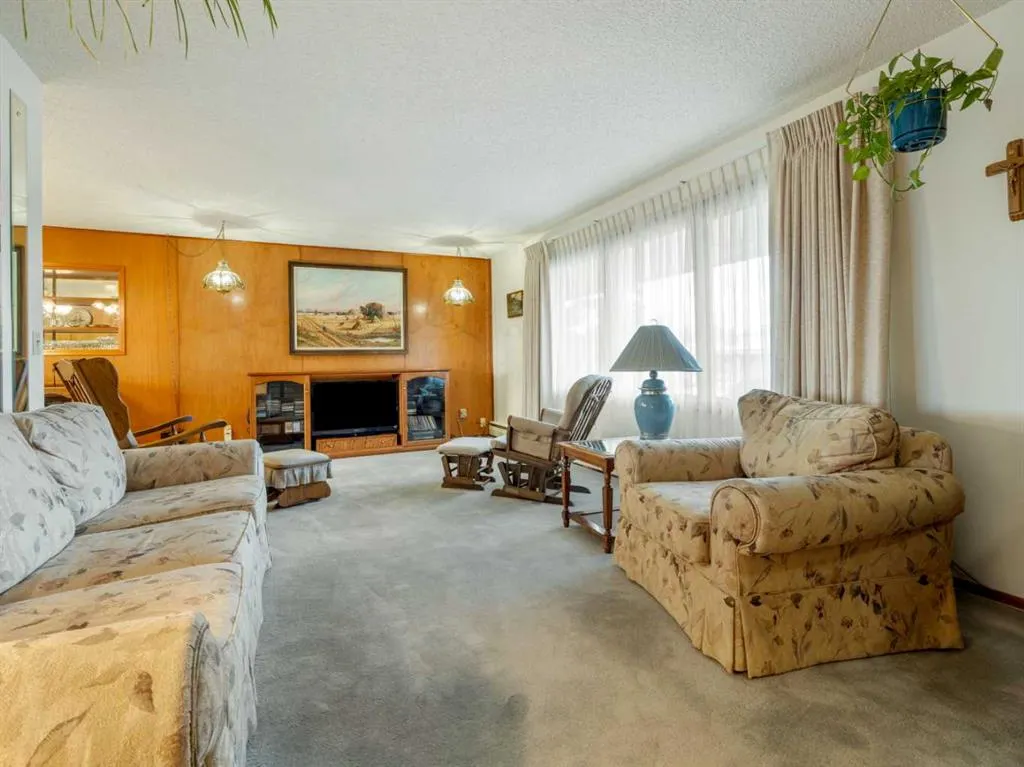 1311 23 Avenue