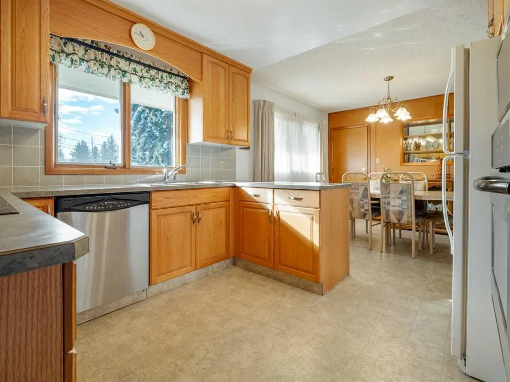 1311 23 Avenue
