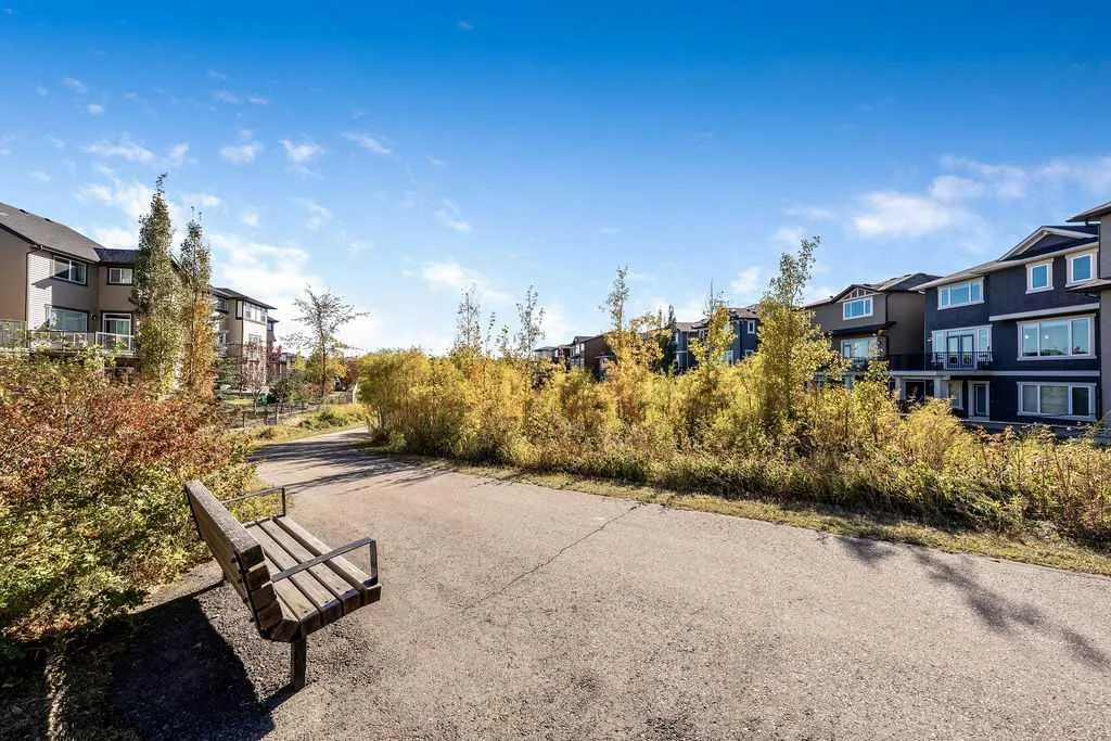 82 Panton View NW