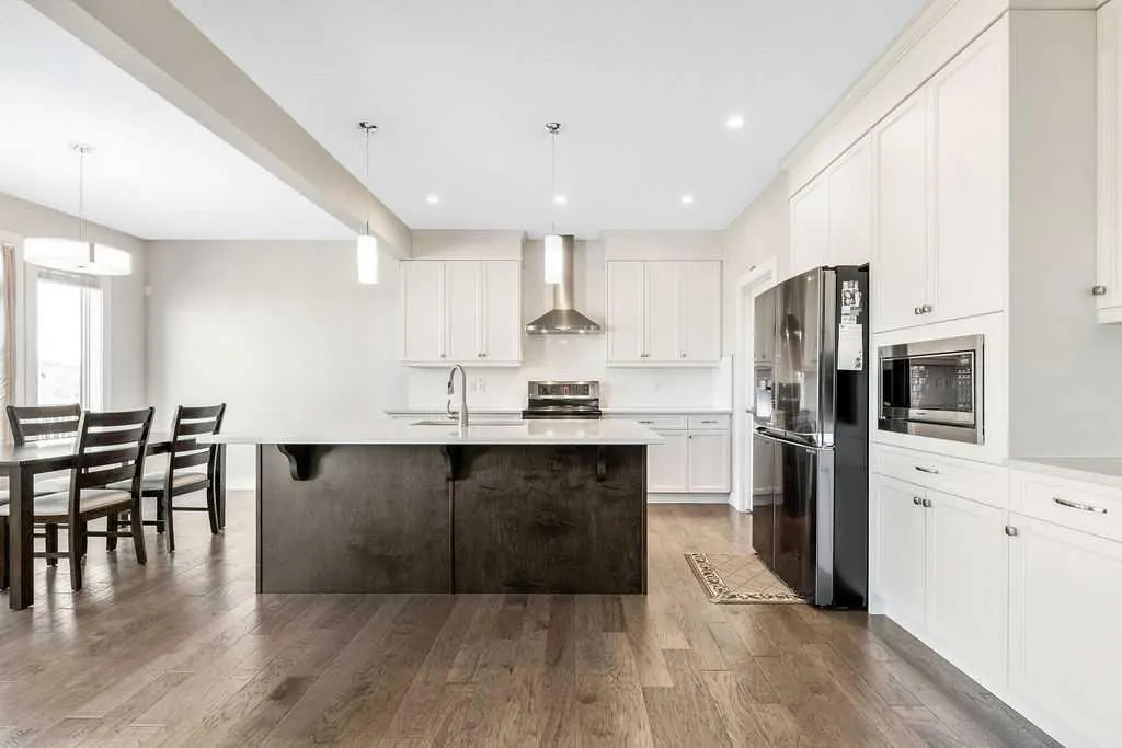82 Panton View NW