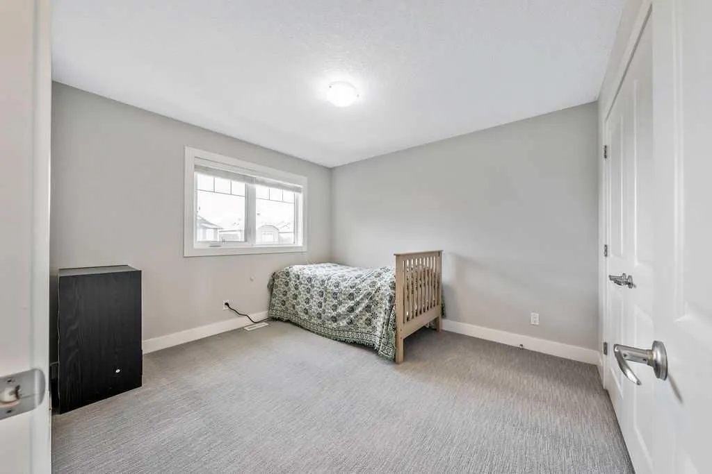 82 Panton View NW