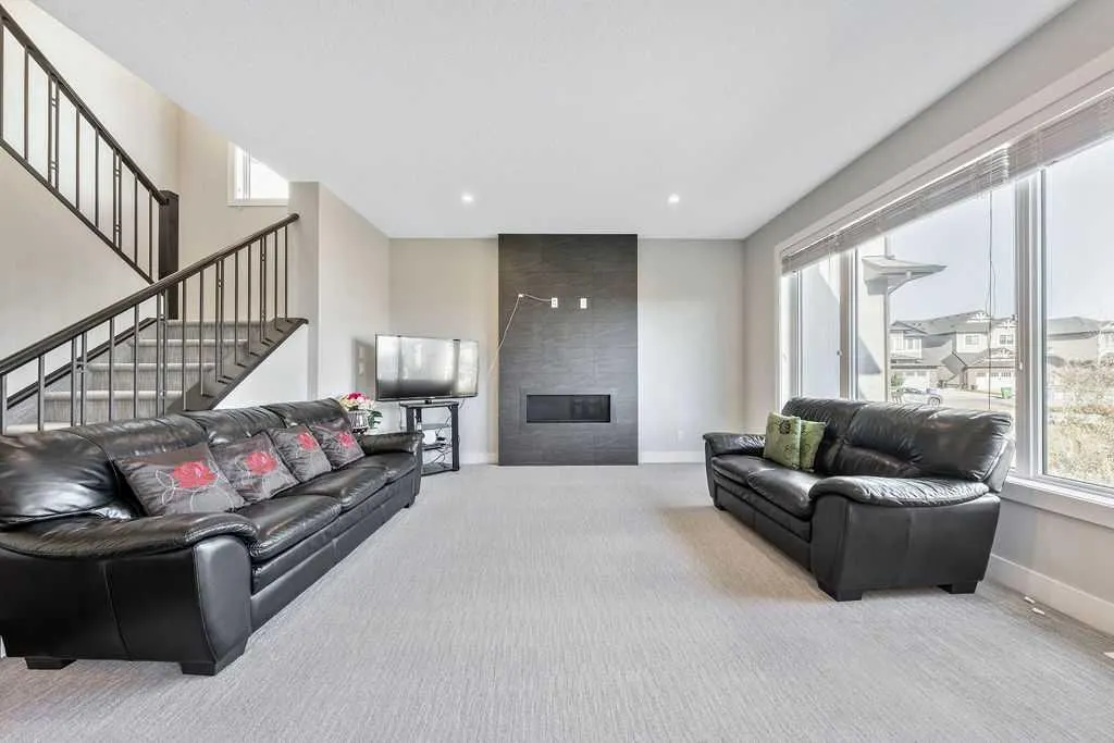 82 Panton View NW