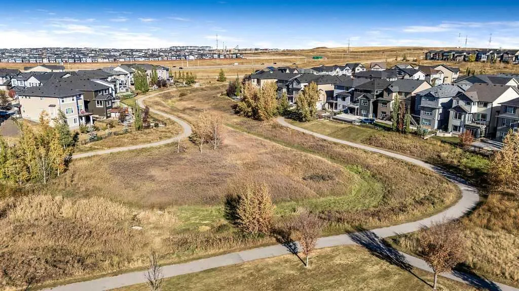 82 Panton View NW