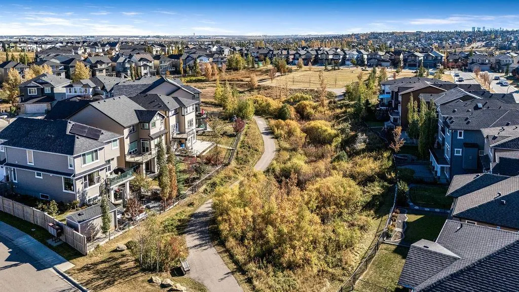 82 Panton View NW