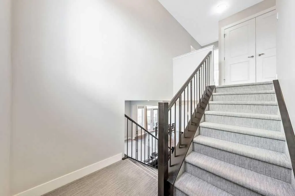 82 Panton View NW