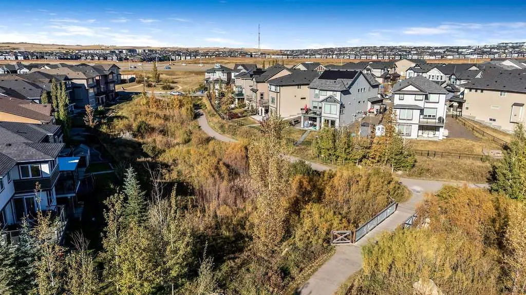 82 Panton View NW