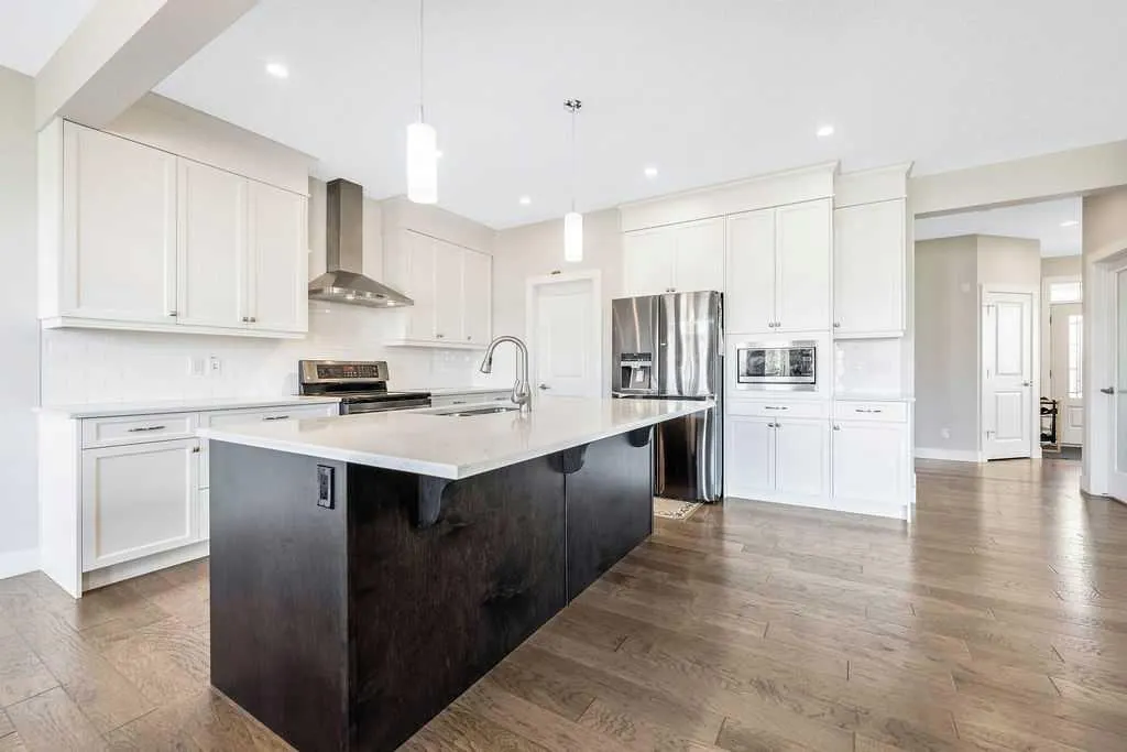 82 Panton View NW