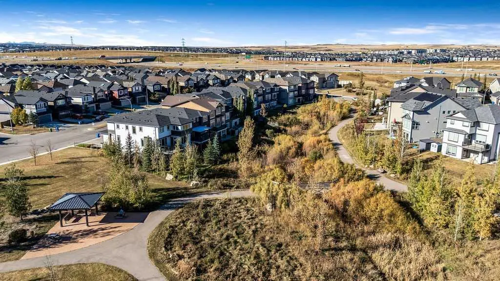 82 Panton View NW