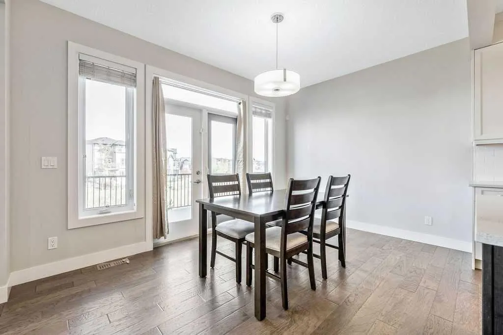 82 Panton View NW