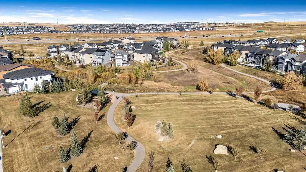 82 Panton View NW