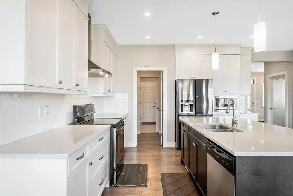 82 Panton View NW