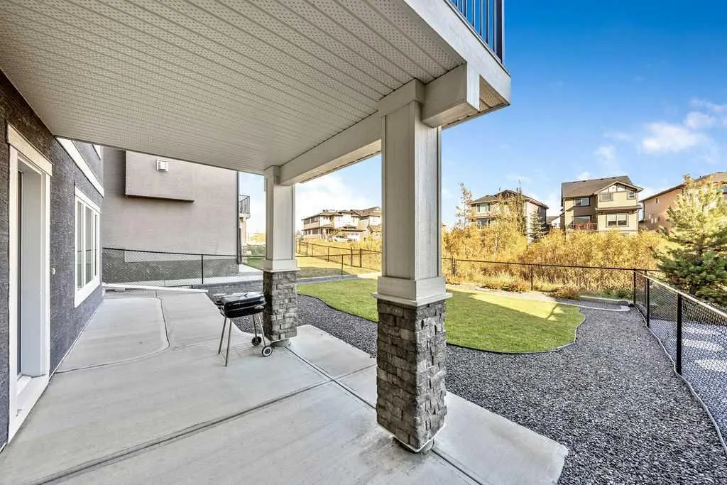 82 Panton View NW