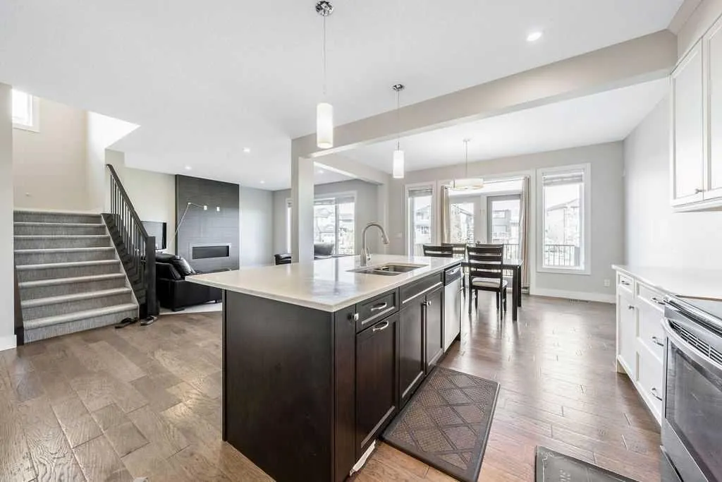 82 Panton View NW