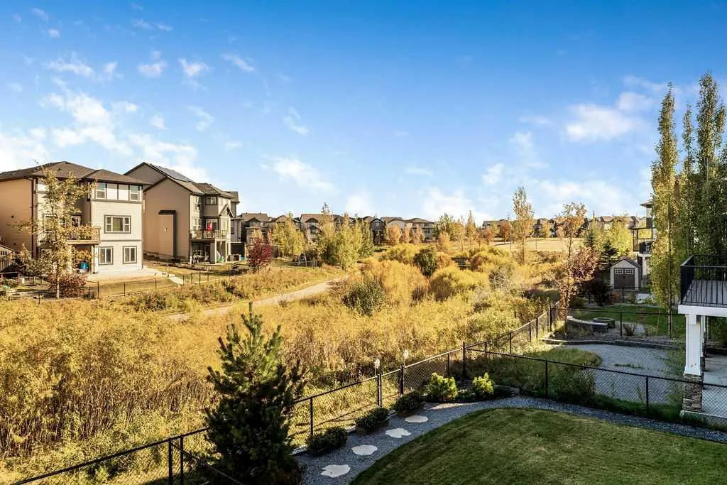82 Panton View NW