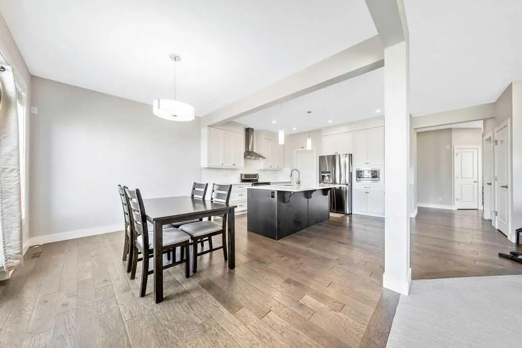 82 Panton View NW
