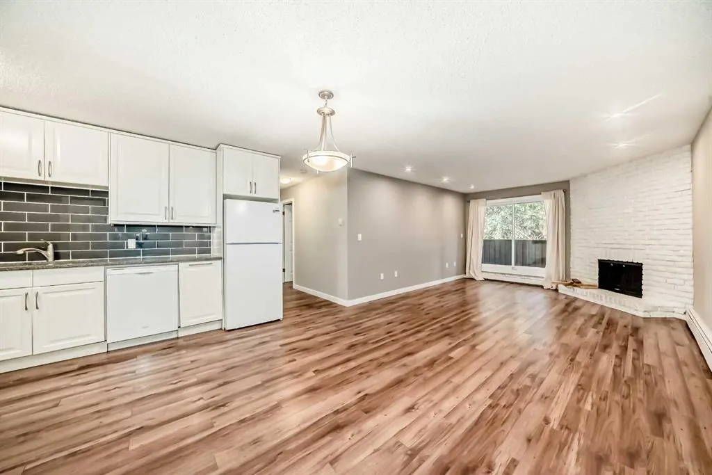 1001 68 Avenue SW, #210