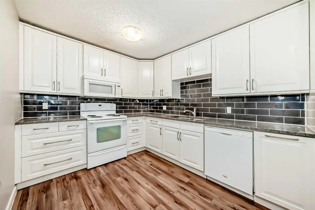 1001 68 Avenue SW, #210