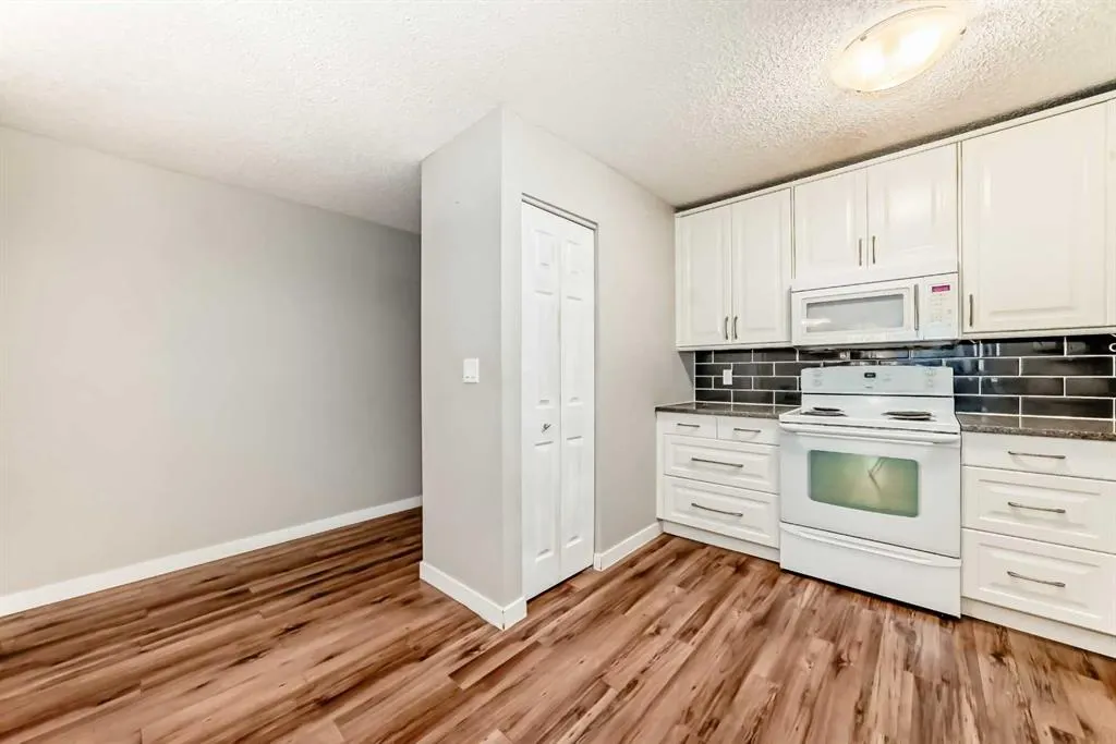1001 68 Avenue SW, #210