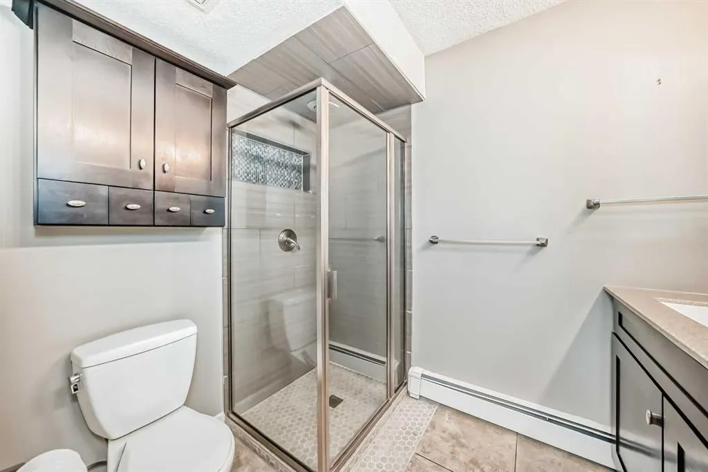 1001 68 Avenue SW, #210