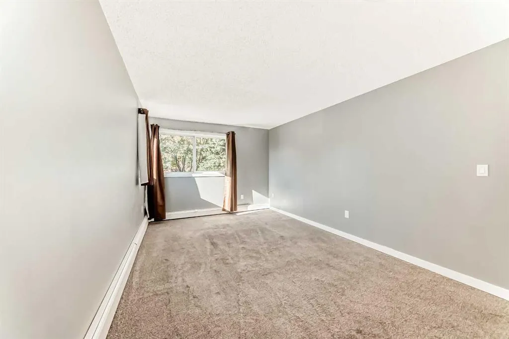 1001 68 Avenue SW, #210