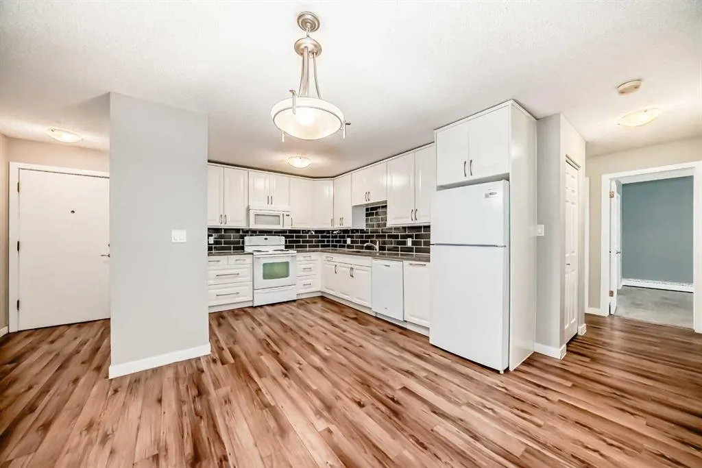 1001 68 Avenue SW, #210