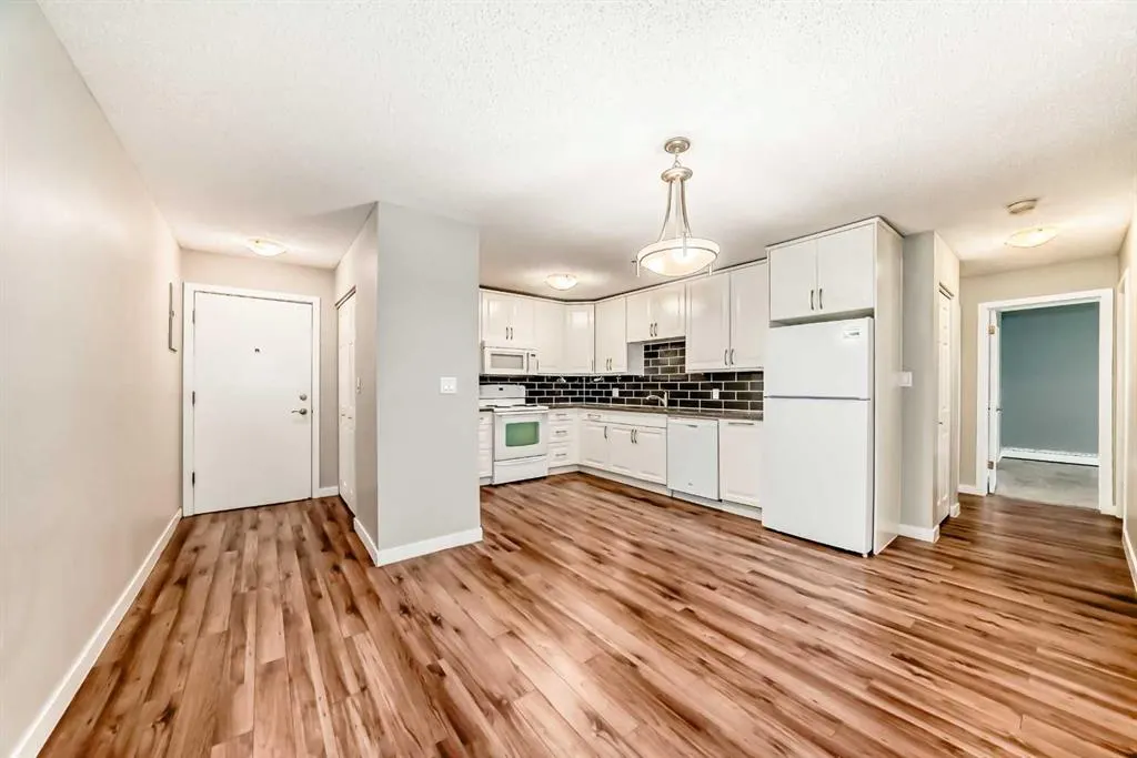 1001 68 Avenue SW, #210