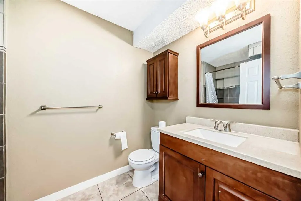1001 68 Avenue SW, #210