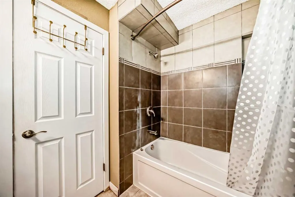 1001 68 Avenue SW, #210