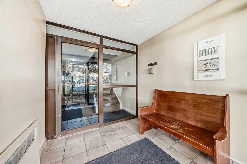 1001 68 Avenue SW, #210