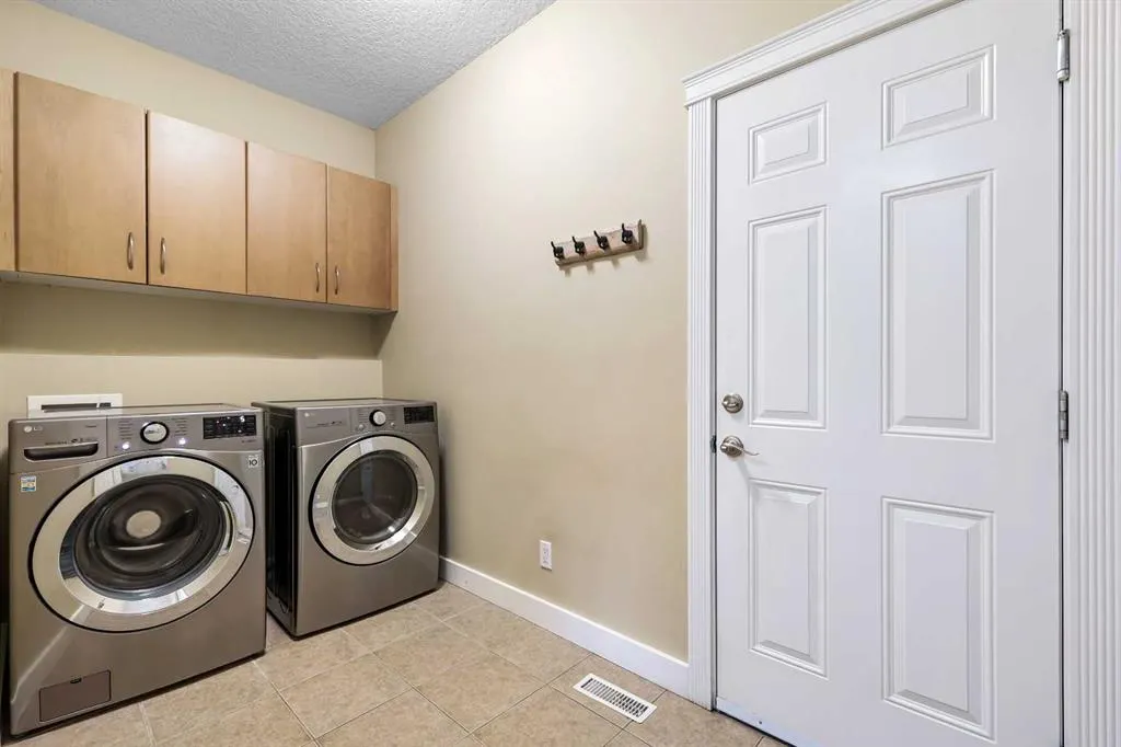 753 Fairways Green NW