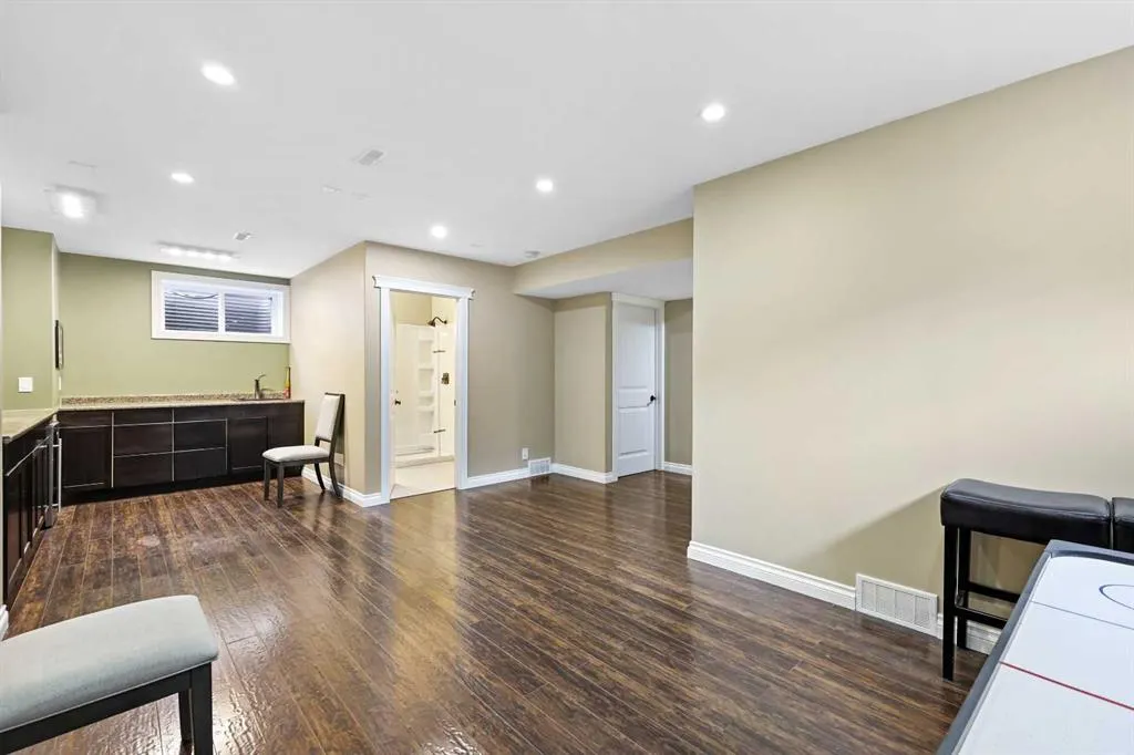 753 Fairways Green NW