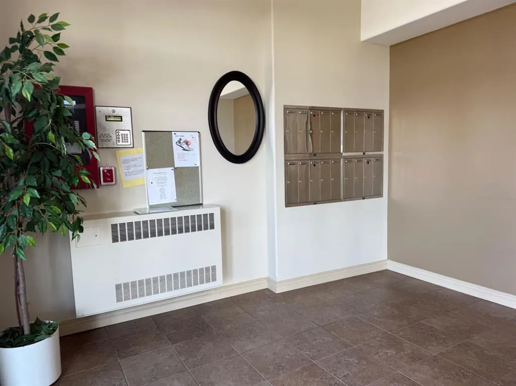 5015 Riverside Drive, ##302