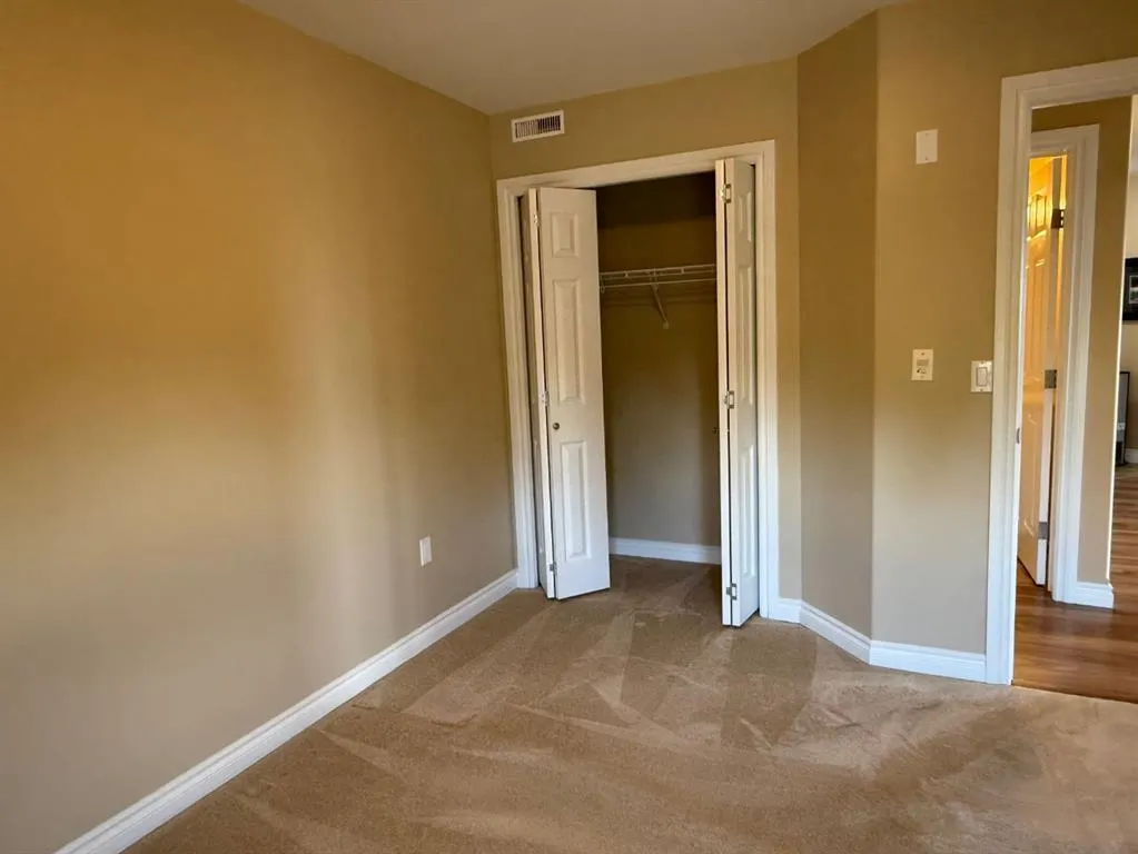 5015 Riverside Drive, ##302
