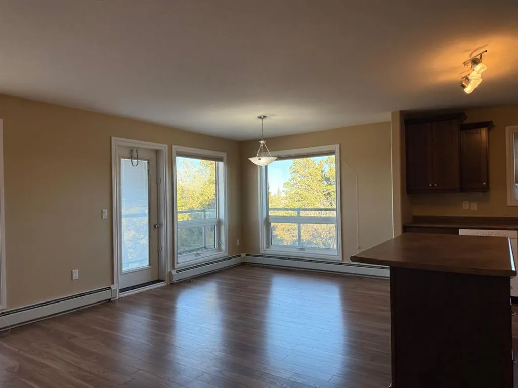 5015 Riverside Drive, ##302