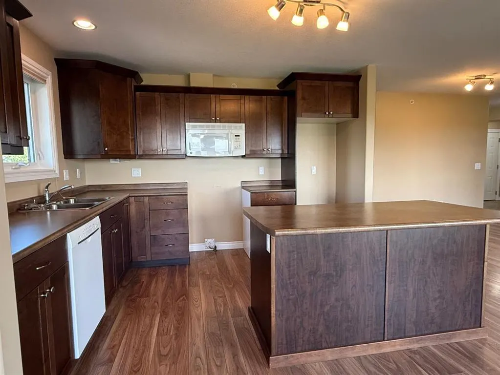 5015 Riverside Drive, ##302