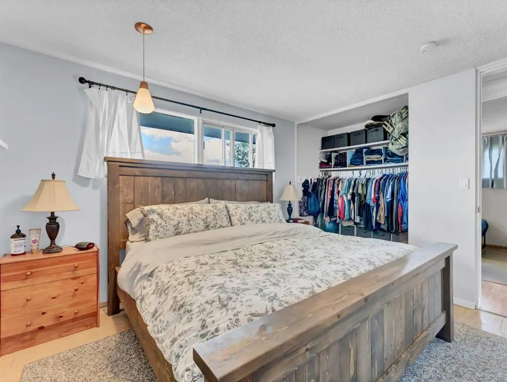 436 3 Street W