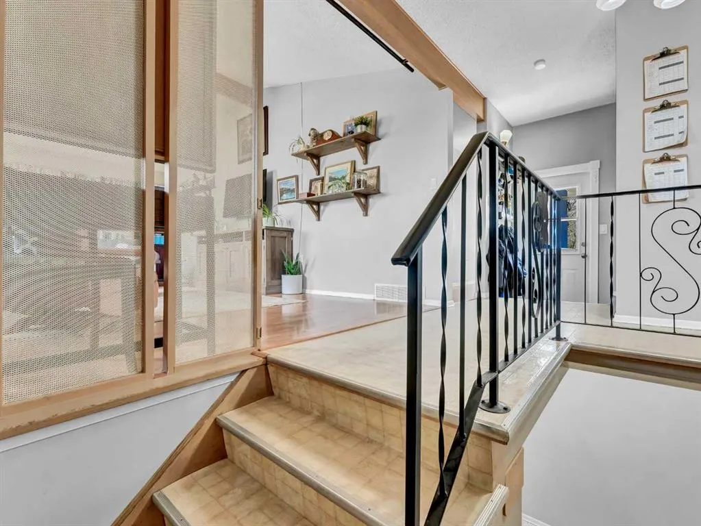 436 3 Street W